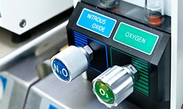 Nitrous oxide and oxygen knobs on machine